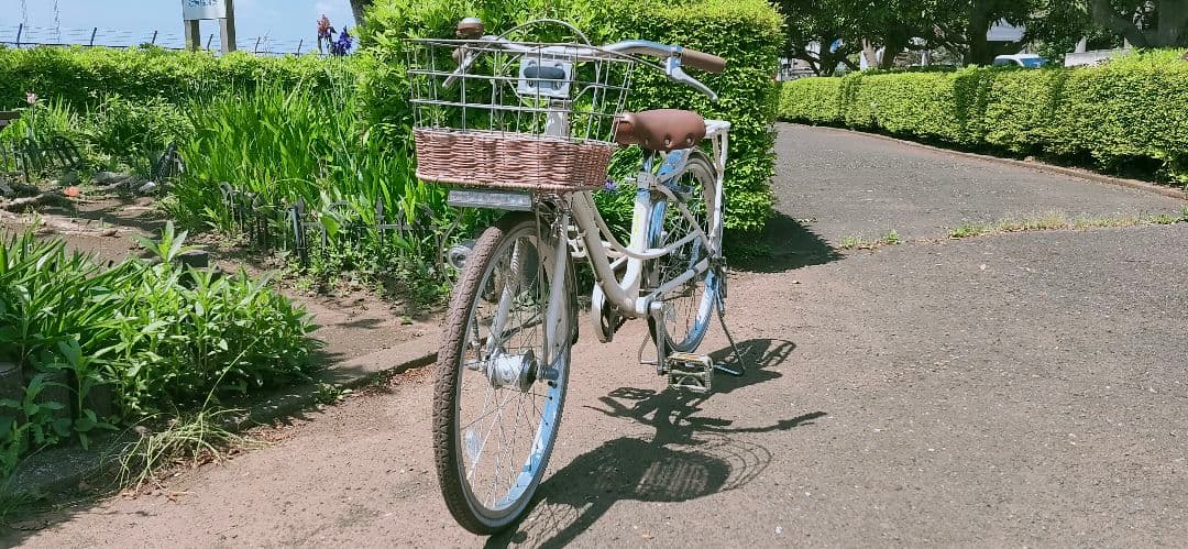 ホワイトシティサイクル 前面バスケット付き　本体3,000　送料12,000