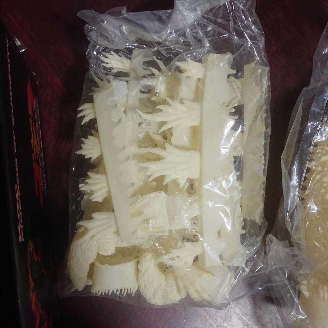 ゴジラ2000ミレニアム/ガレージキット/蓄光版