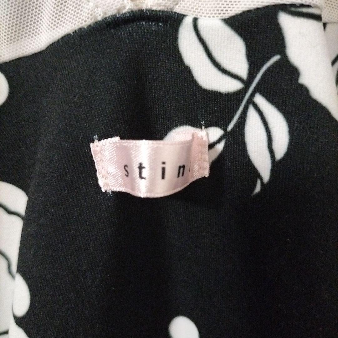 中古品　Stina 花柄 Vネック レオタード　Mサイズ