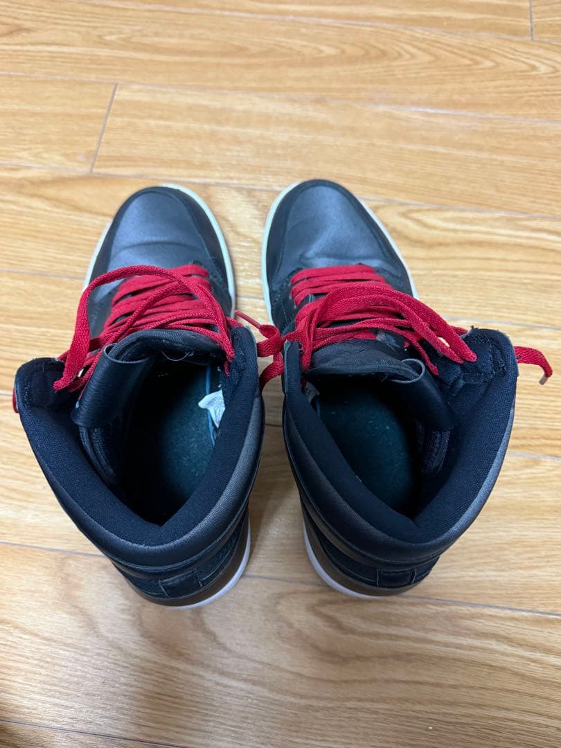 Nike Air Jordan 1 ブラックサテン