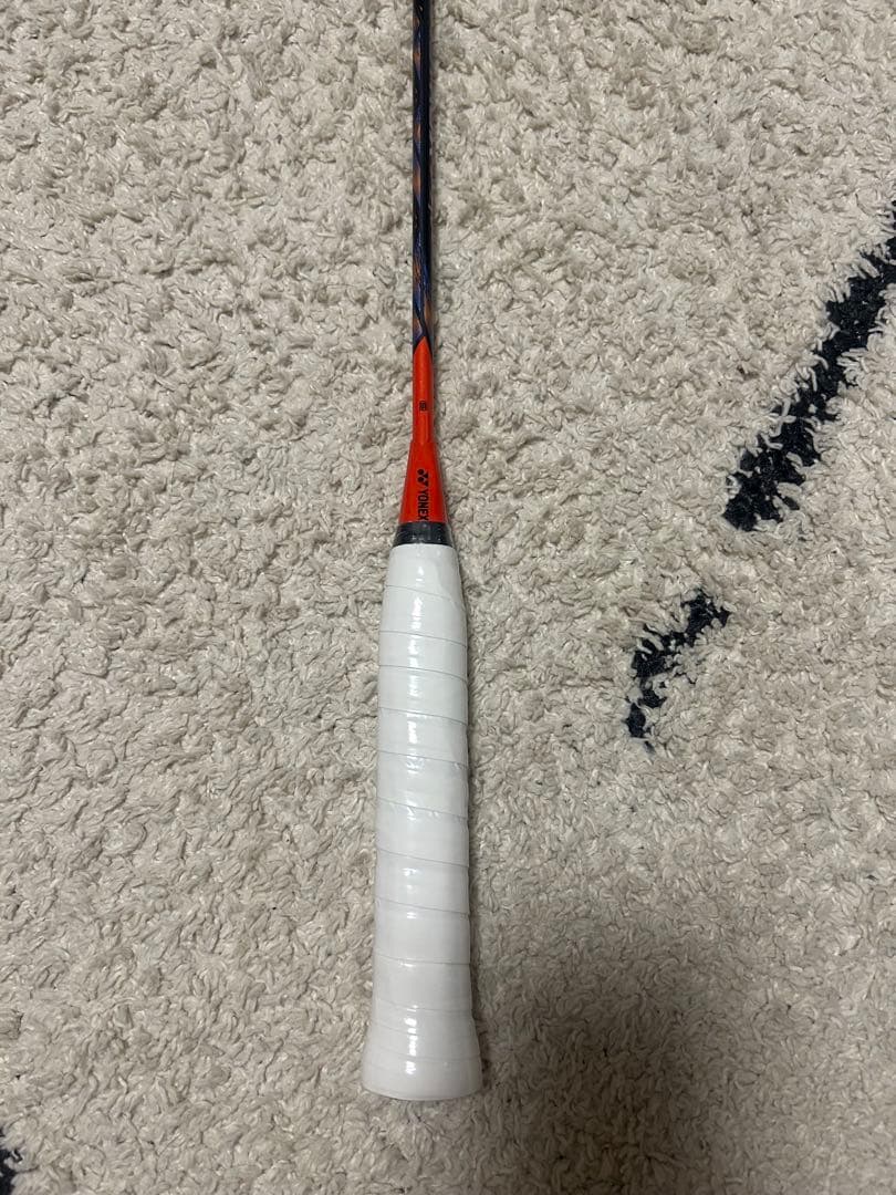 バドミントンラケット　YONEX ASTROX77ツアー　4UG5