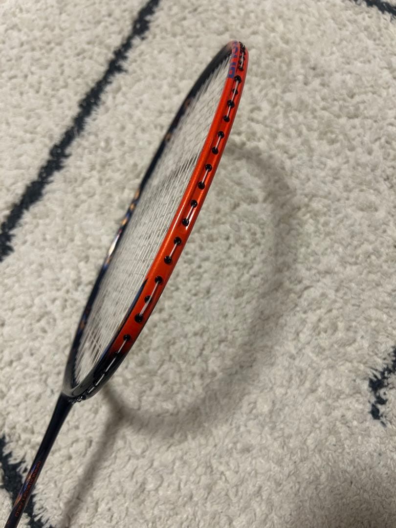 バドミントンラケット　YONEX ASTROX77ツアー　4UG5
