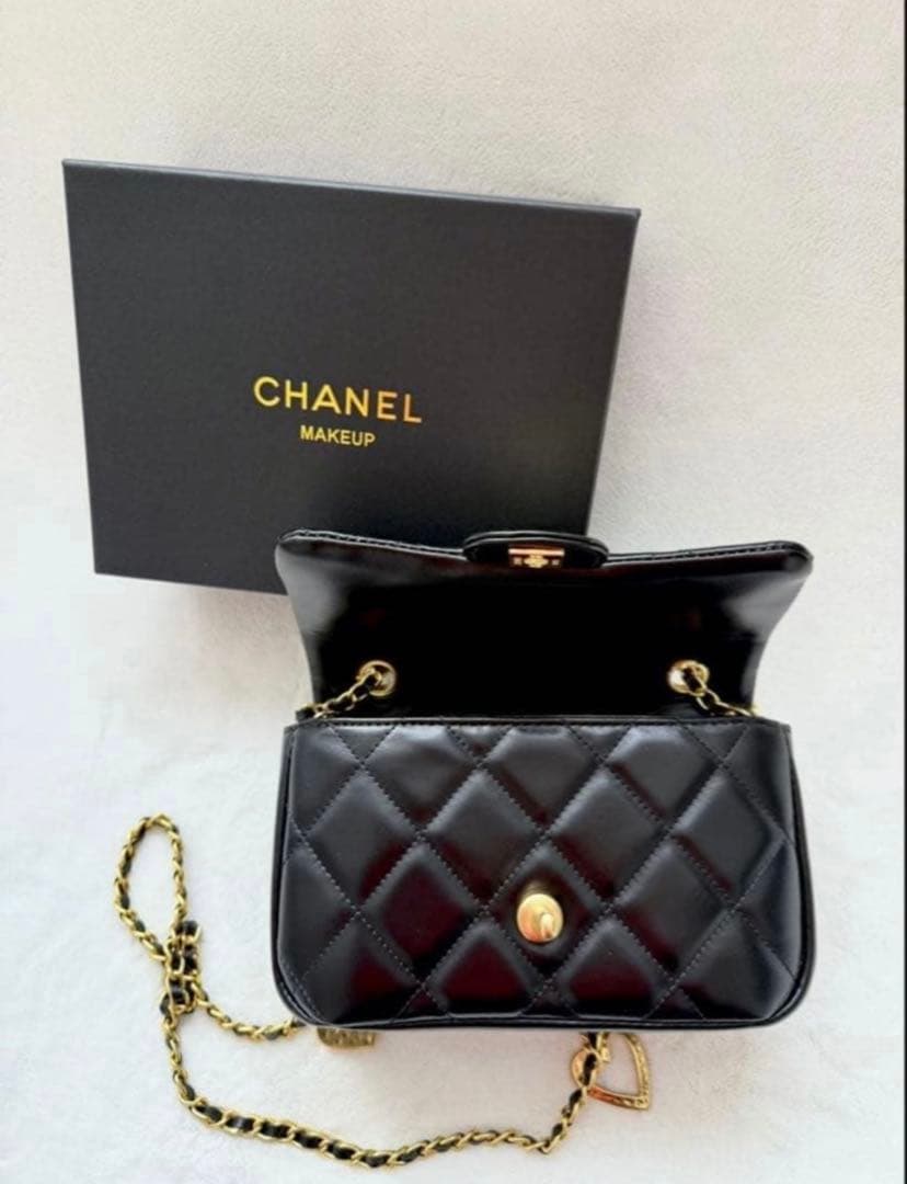 ともママCHANEL ショルダーバッグ　ハート　チェーン　ノベルティ