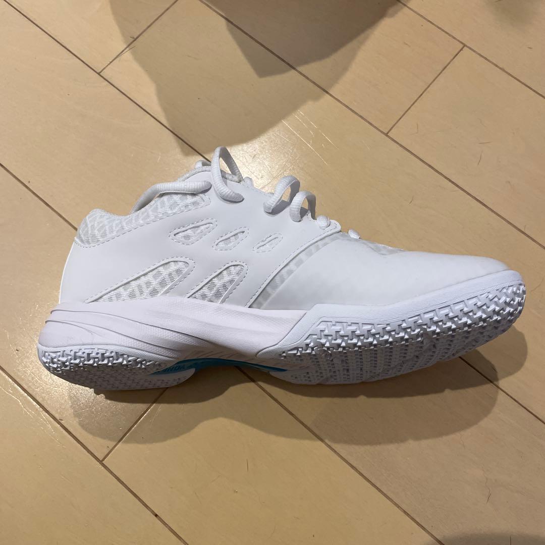 レディースバドシューズ 25cm （YONEX カスケードアクセルミッド）