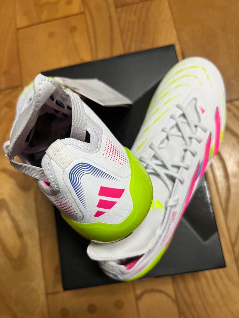 新品　定価以下　サイズ有　限定　アディダス　プレデター Elite FT FG