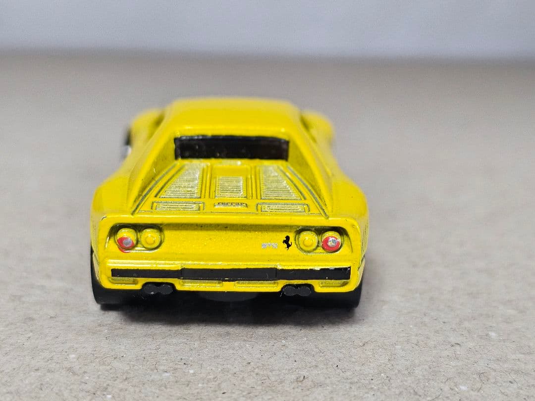 ホットウィール、フェラーリ 288 GTO 黄（ルース）