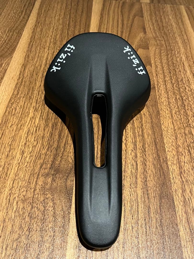fi'zi:k VENTO ANTARES R5 140mm フィジーク　サドル
