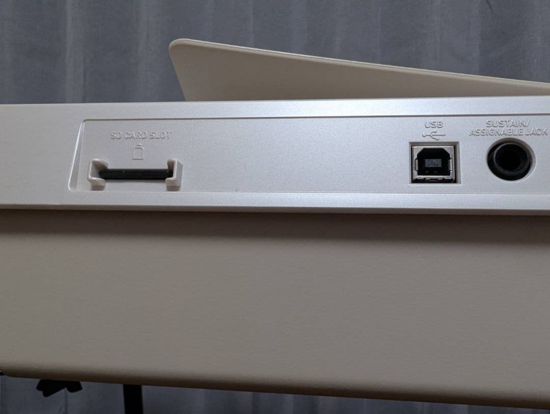 【CASIO】 LK-222 光ナビゲーションキーボード スタンド付き