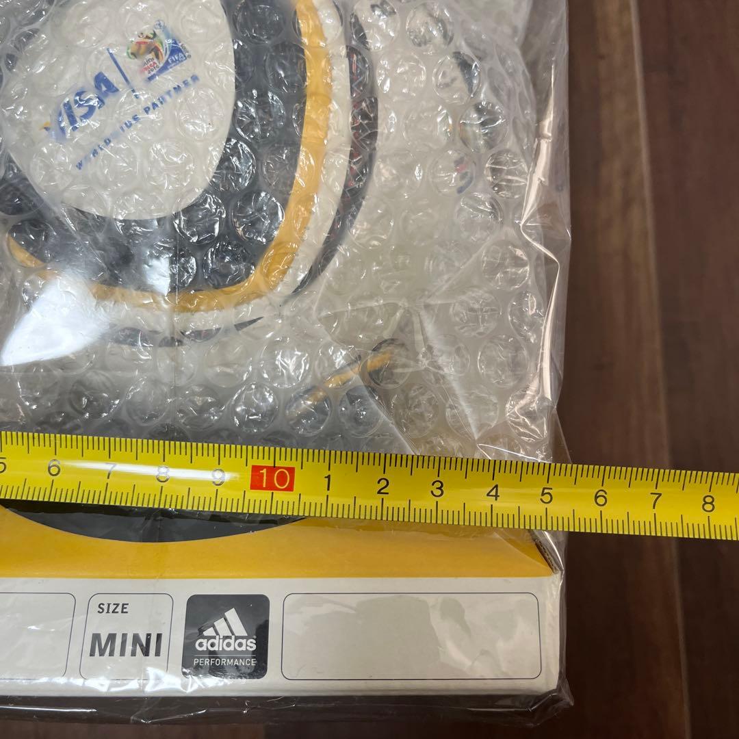 adidas サッカーW杯記念ボール ヒストリカルマッチボール　ミニボール
