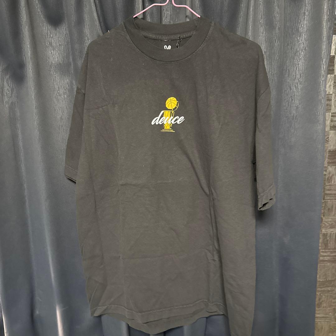 レア　未使用タグ付き　dudes Tシャツ　サイズM NBAトロフィー
