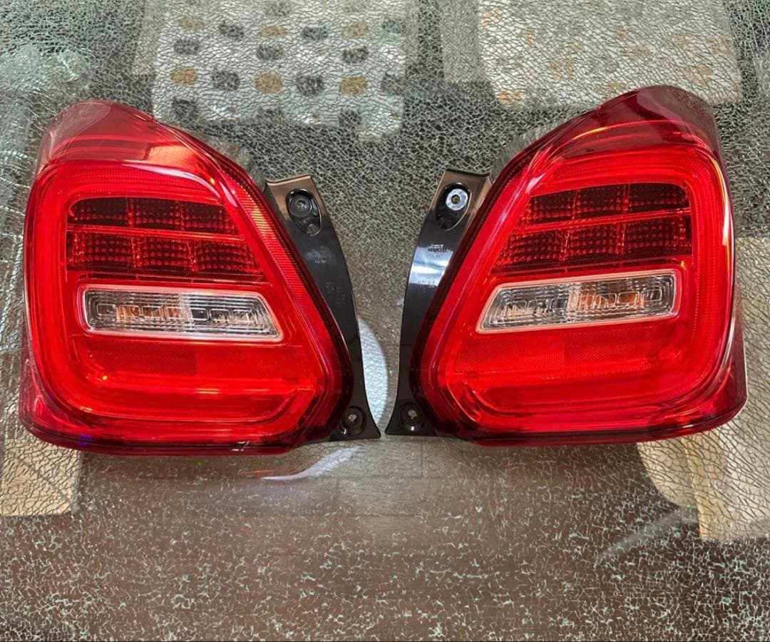 スイフトスポーツzc33s 純正テールライト 左右セット　新品