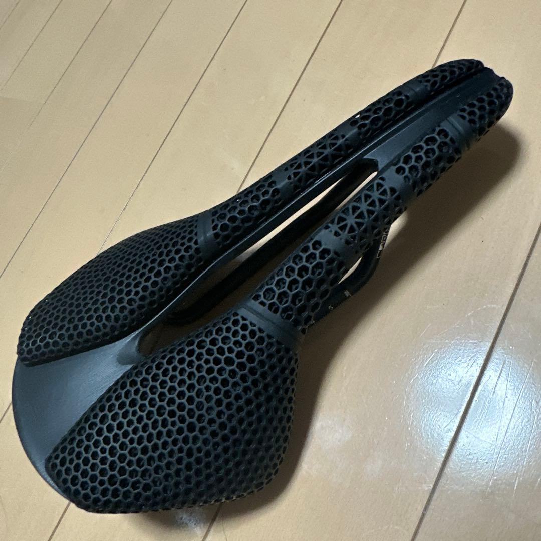 RYET 自転車 サドル 3d カーボン< プロロゴ NAGO R4 似>