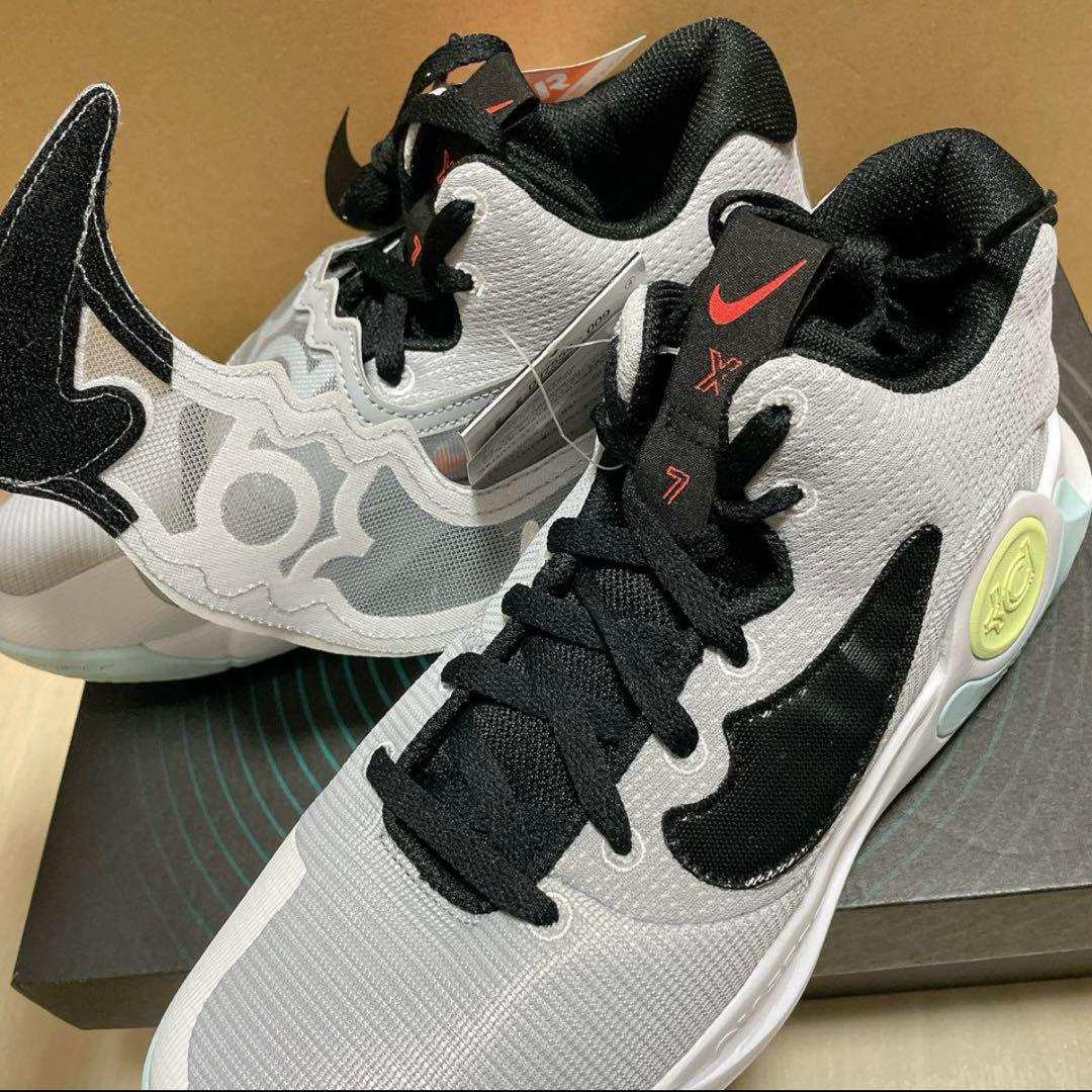新品NIKEトレイ5XEPバッシュメンズ27cmスニーカーシューズ