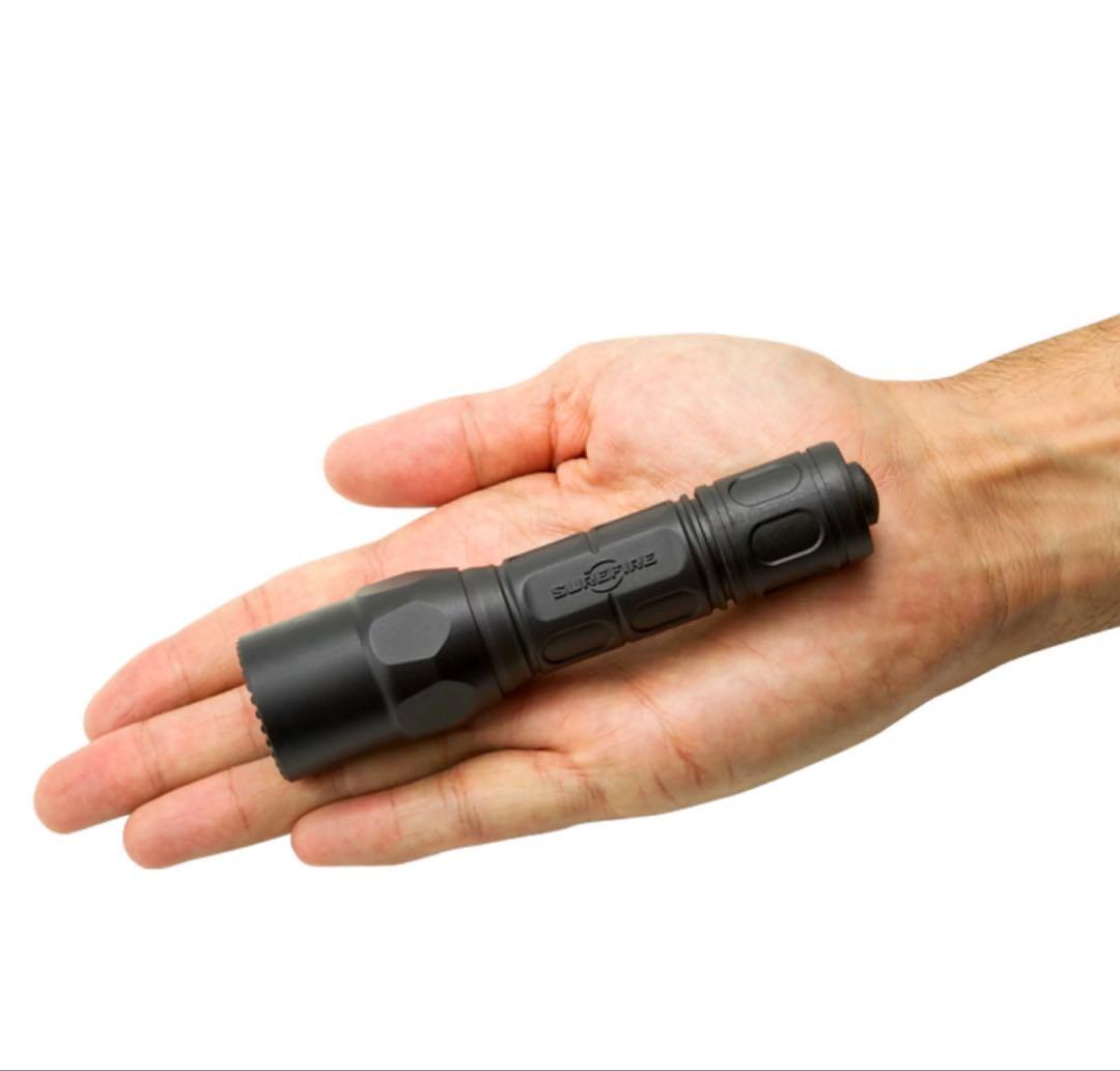 美品　SUREFIRE E184208 ブラックハンディライト