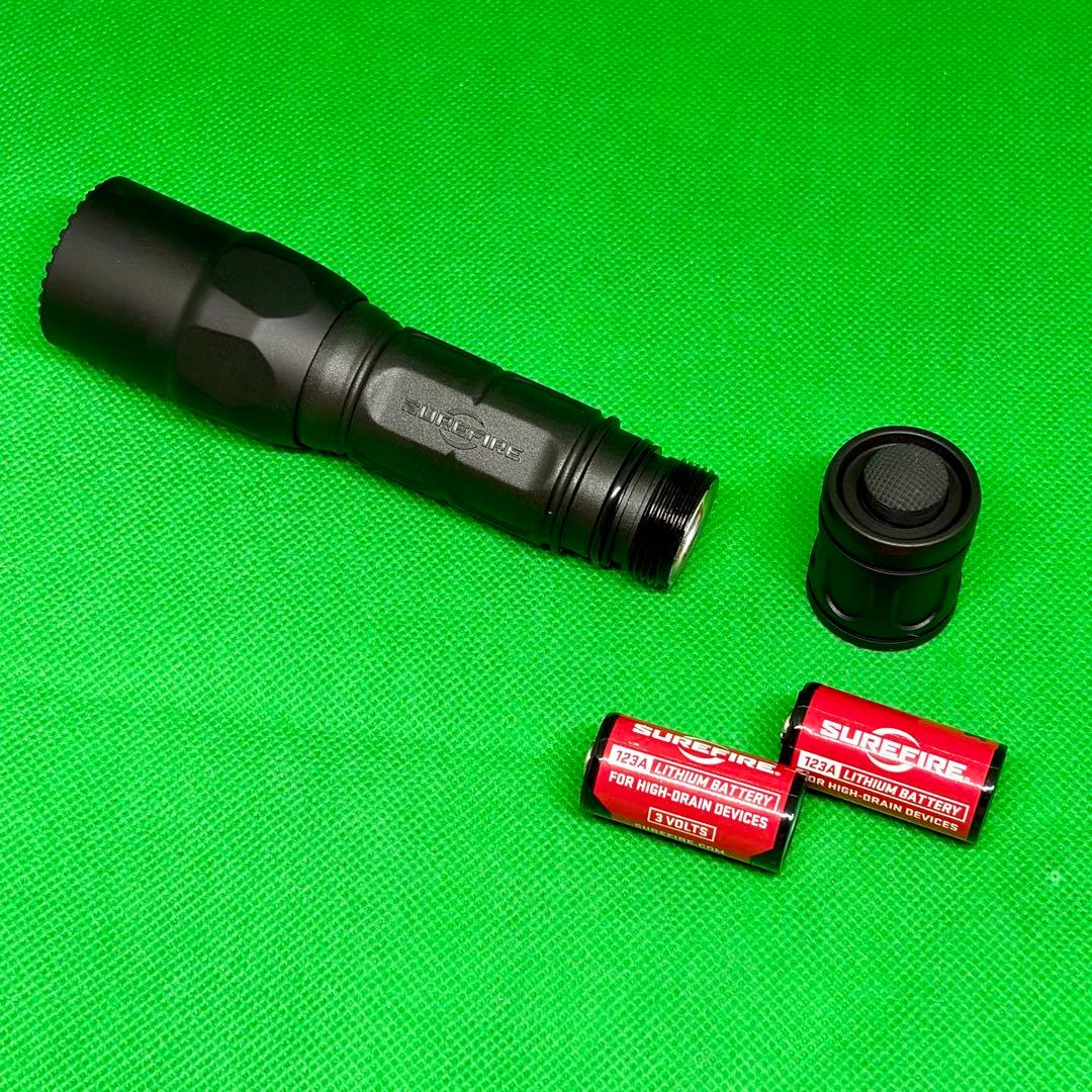 美品　SUREFIRE E184208 ブラックハンディライト