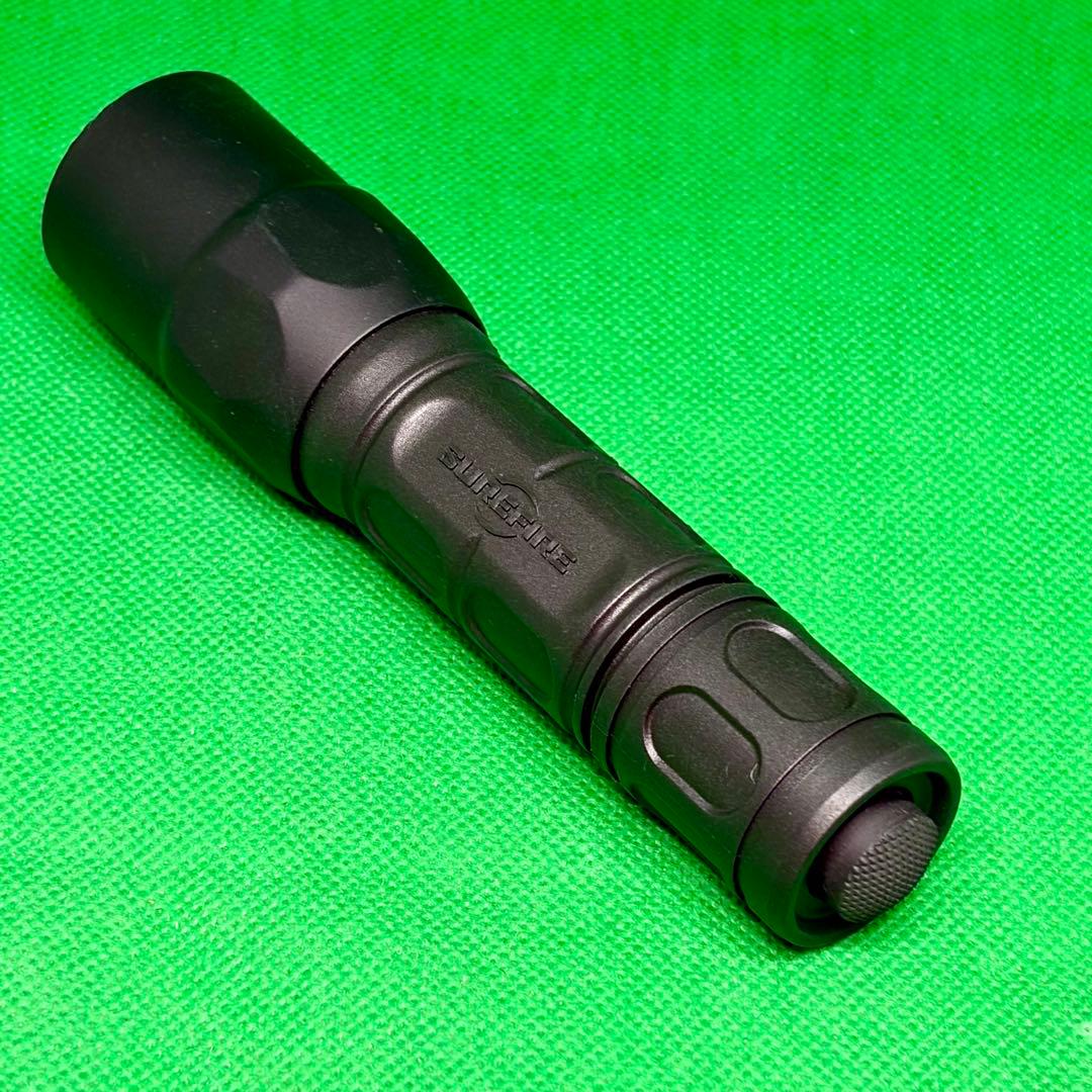 美品　SUREFIRE E184208 ブラックハンディライト
