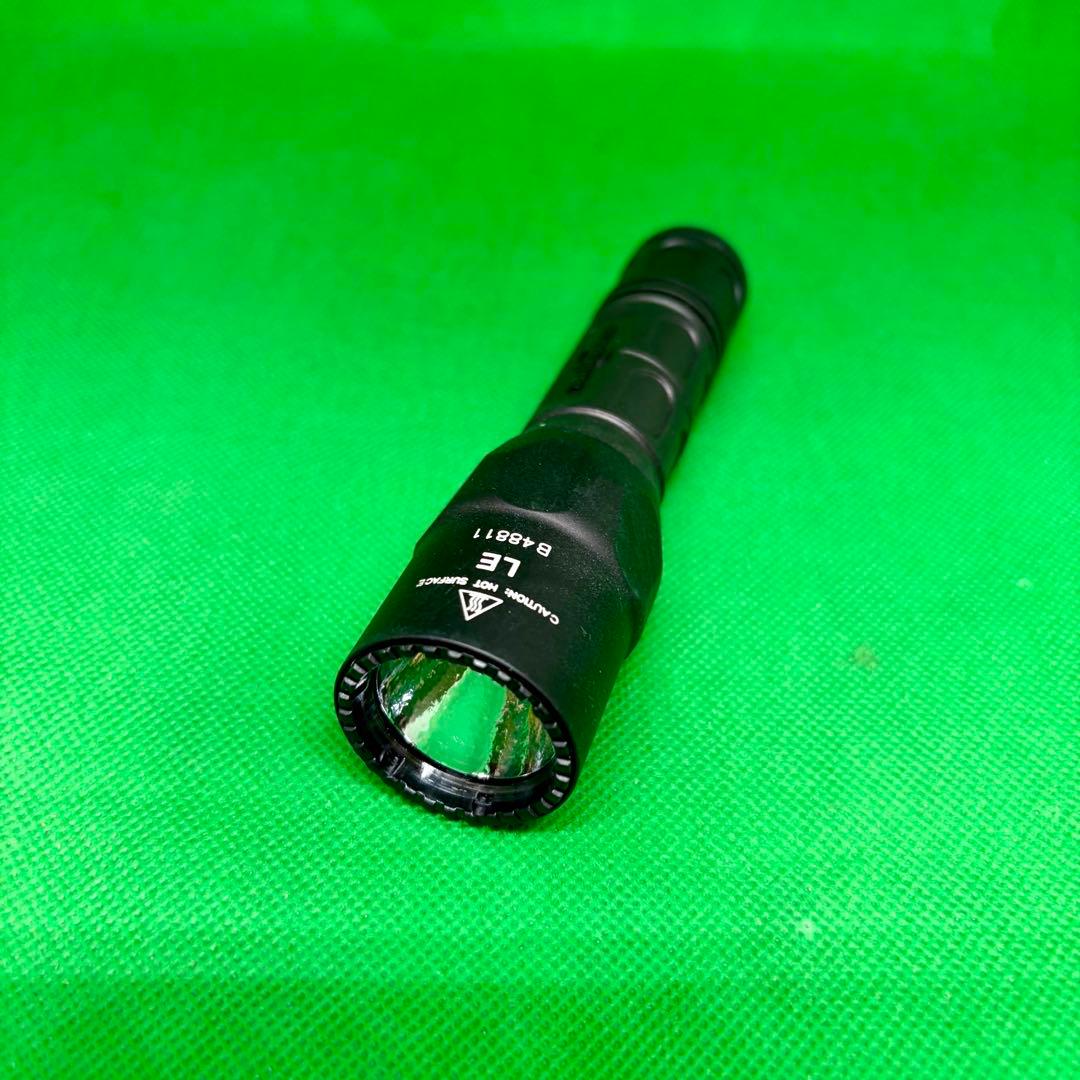 美品　SUREFIRE E184208 ブラックハンディライト