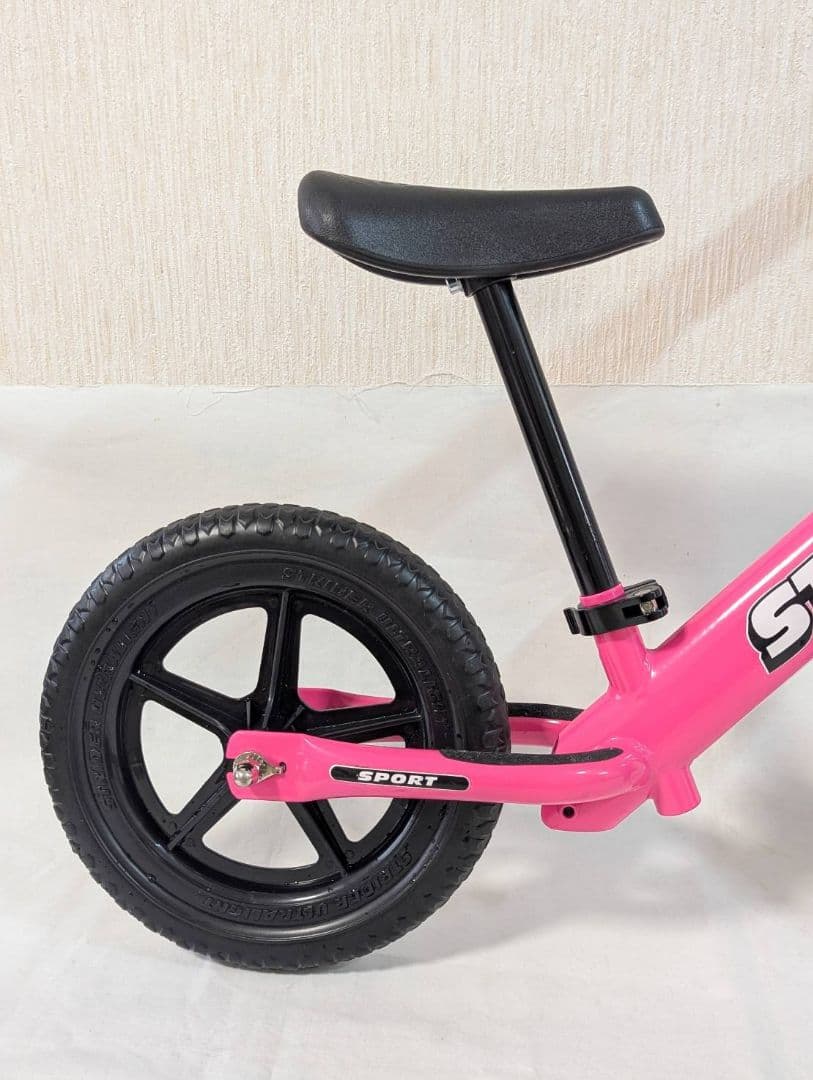 美品 ストライダー スポーツタイプ 12インチ ピンク キックバイク