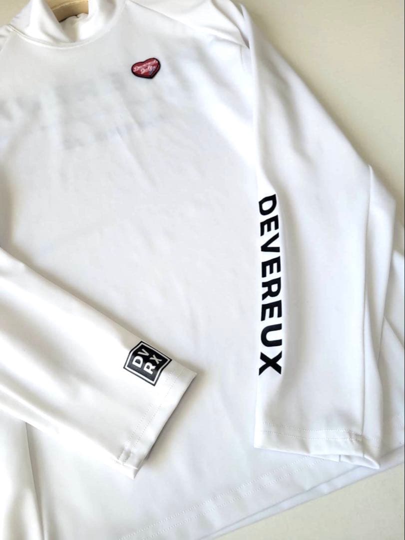 新品【デヴァローゴルフ】ハート刺繍 デルタモックネック 長袖Tシャツ 白（Ｍ）
