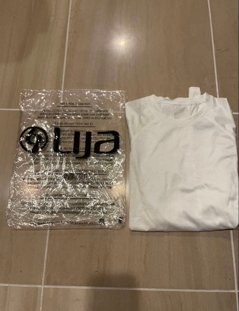 lijaリージャ白ホワイト長袖ロングスリーブM 長袖Tシャツ