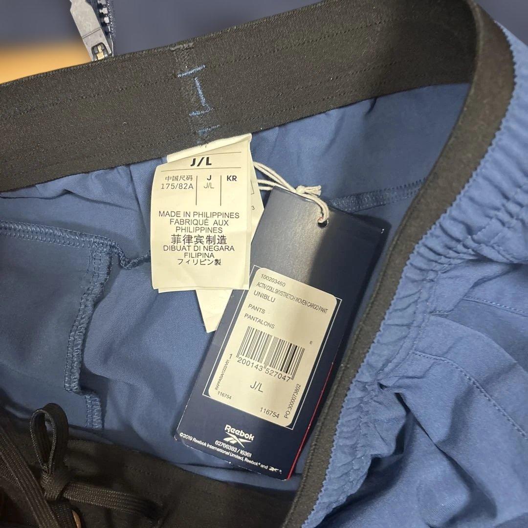新品未使用Reebok ネイビーフルジップパーカー　ストレッチカーゴセットアップ